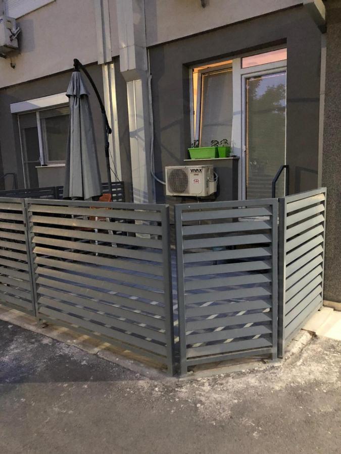 Wonderful Studio Apartment In Skopje Center Bagian luar foto